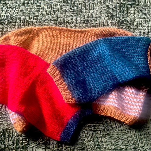 Hand-knit wool sweater made by myself. Cropped at hips with oversized sleeves. - Picture 4 of 4